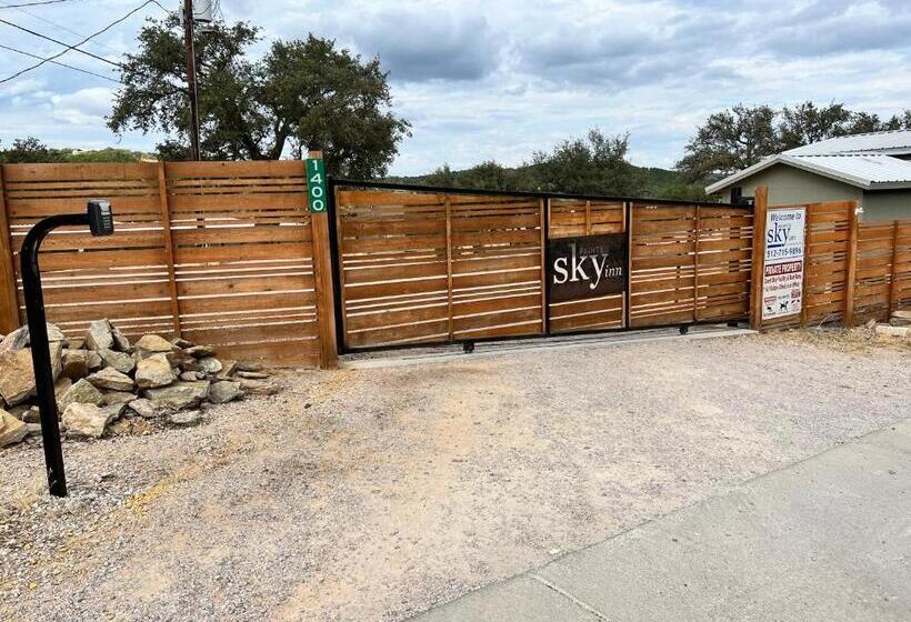 فندق Painted Sky Inn