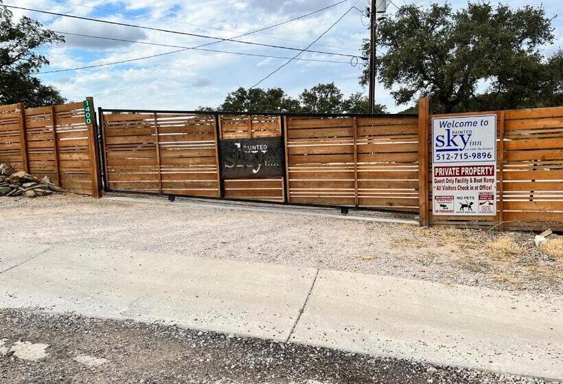 فندق Painted Sky Inn