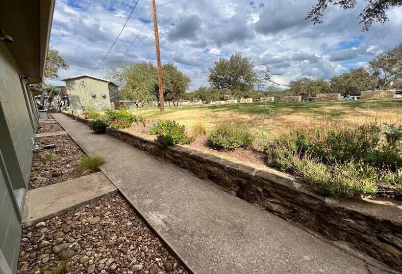 فندق Painted Sky Inn