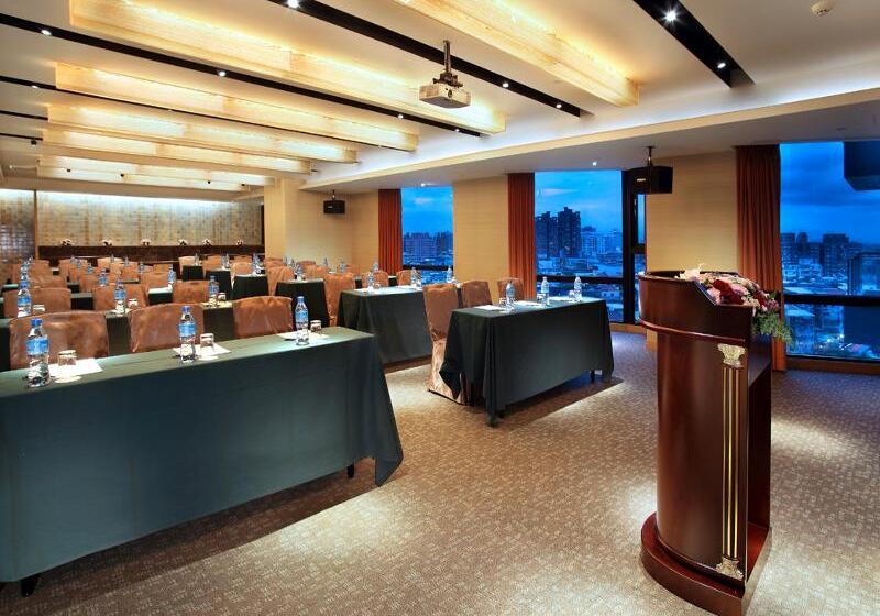 Park City Hotel   Luzhou Taipei