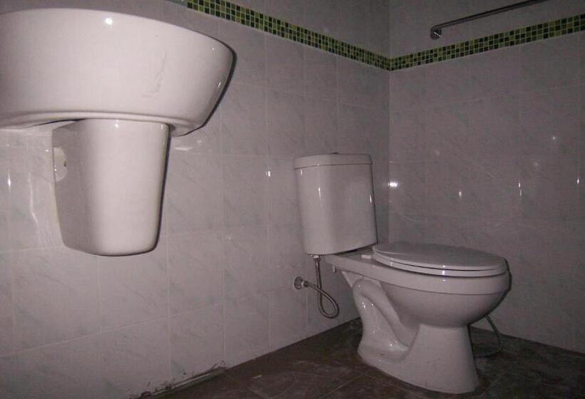 בית מלון כפרי Phuket Airport Overnight