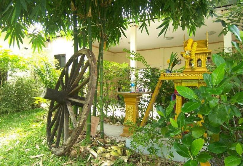 בית מלון כפרי Phuket Airport Overnight