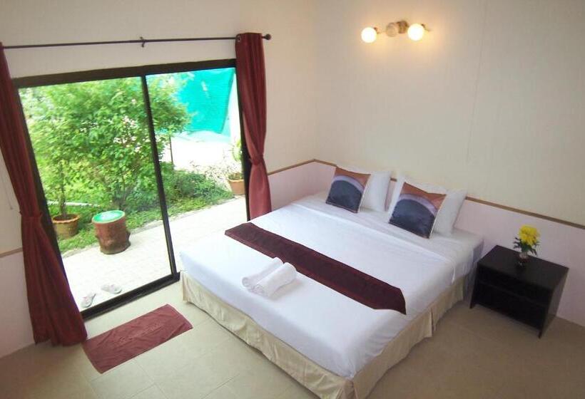 בית מלון כפרי Phuket Airport Overnight