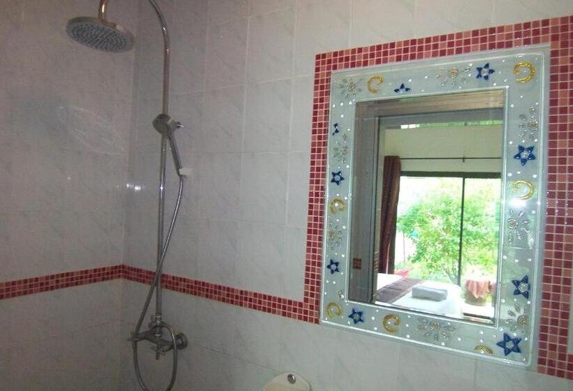 בית מלון כפרי Phuket Airport Overnight