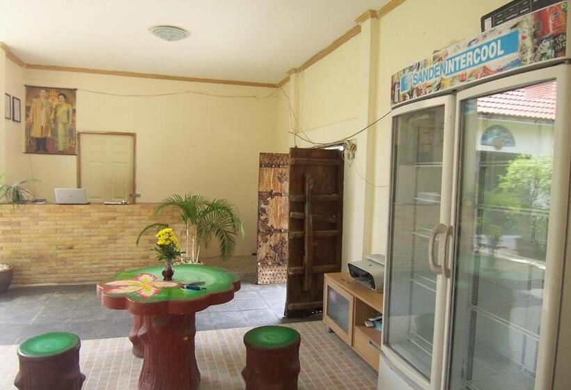 בית מלון כפרי Phuket Airport Overnight