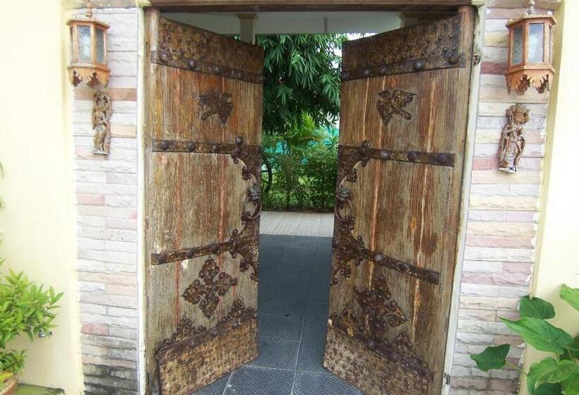 בית מלון כפרי Phuket Airport Overnight