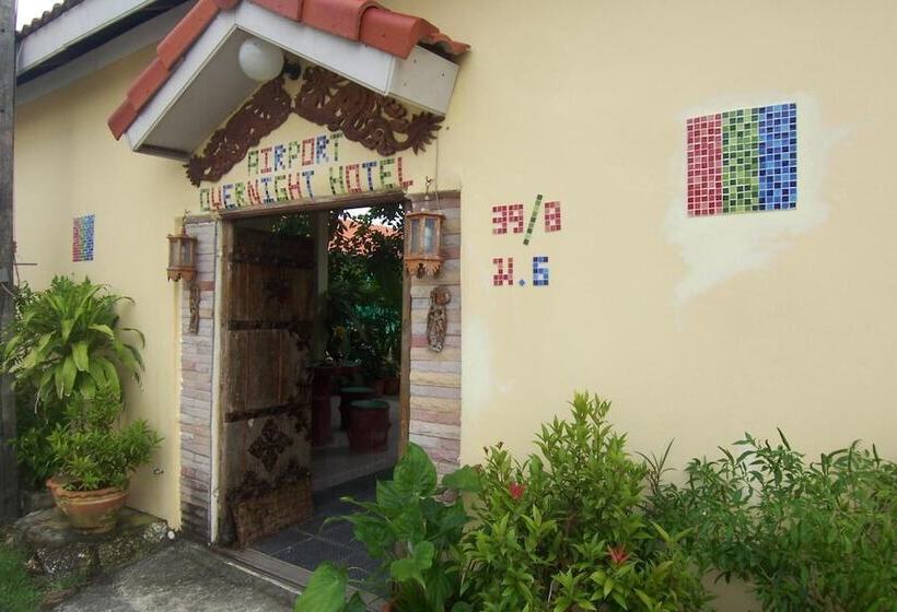 בית מלון כפרי Phuket Airport Overnight