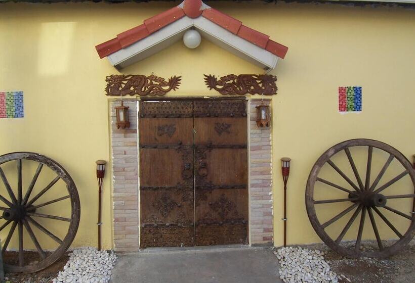 בית מלון כפרי Phuket Airport Overnight