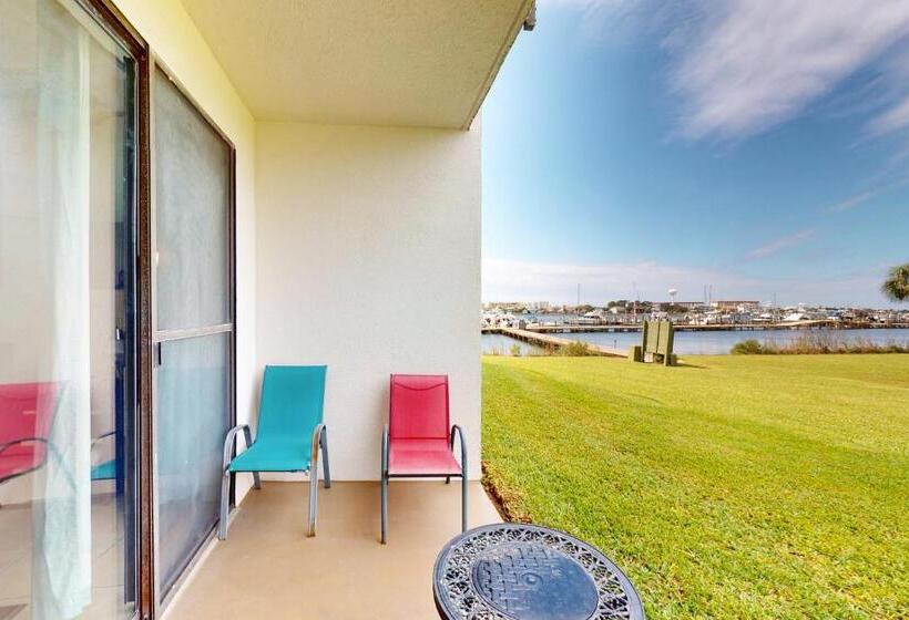 فندق Pirates Bay Guest Chambers and Marina