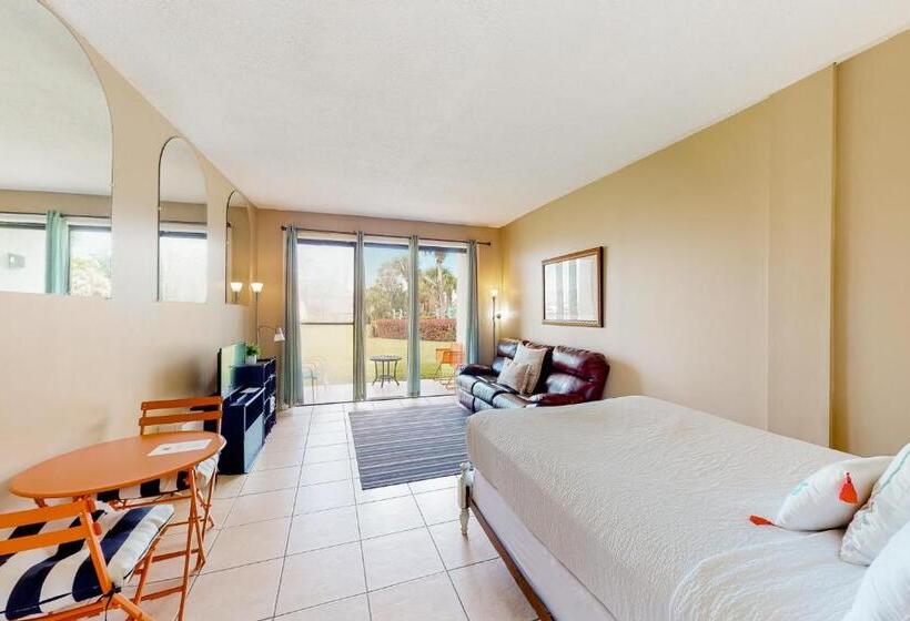 فندق Pirates Bay Guest Chambers and Marina