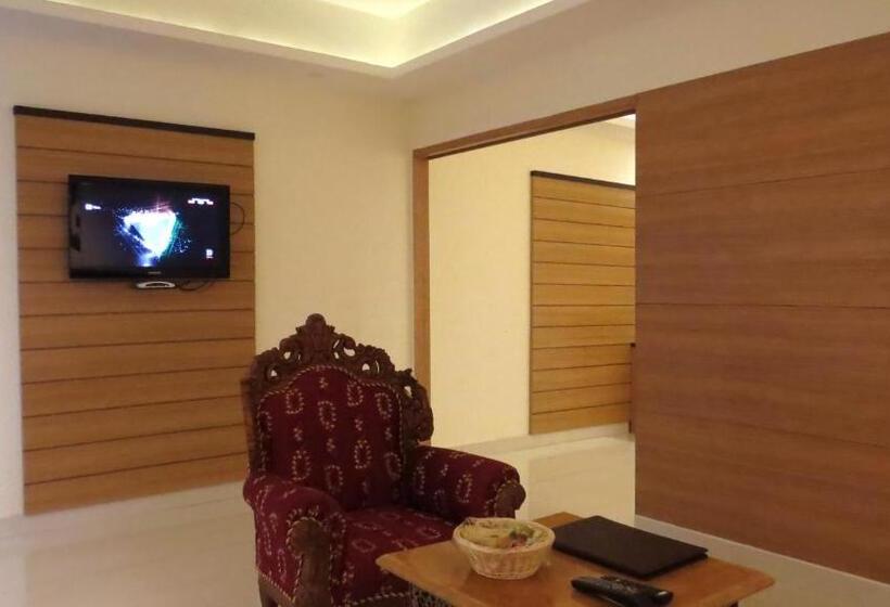 בית מלון כפרי Rajadhani