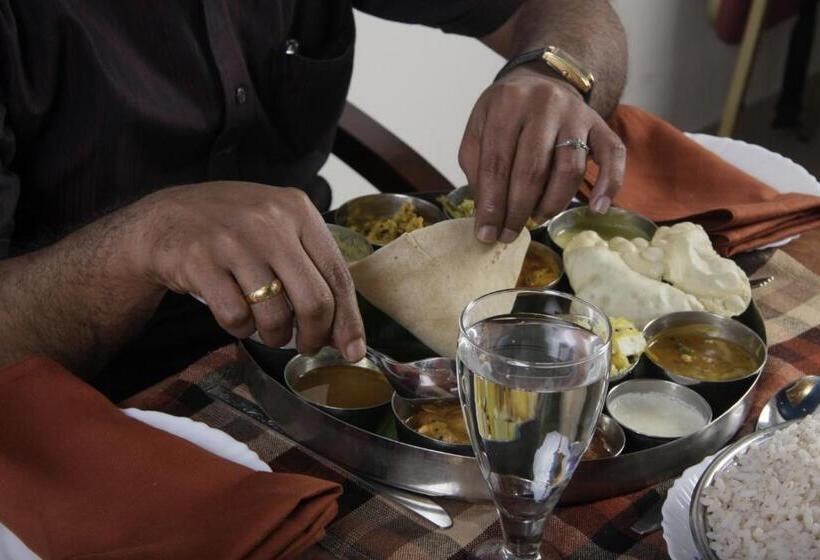 בית מלון כפרי Rajadhani