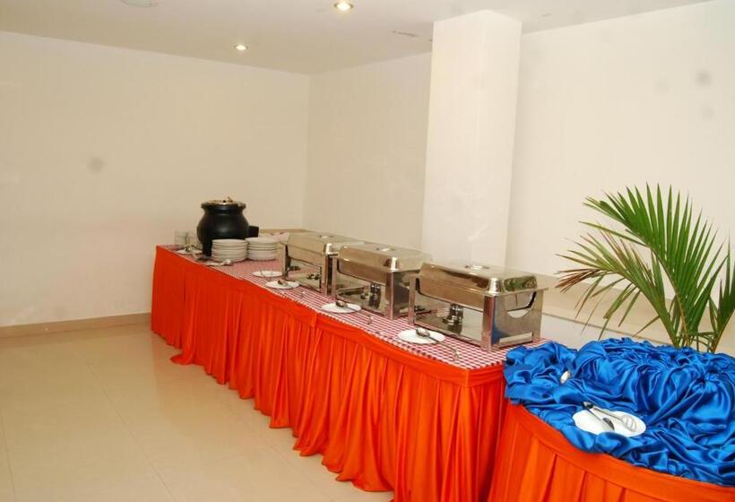 בית מלון כפרי Rajadhani