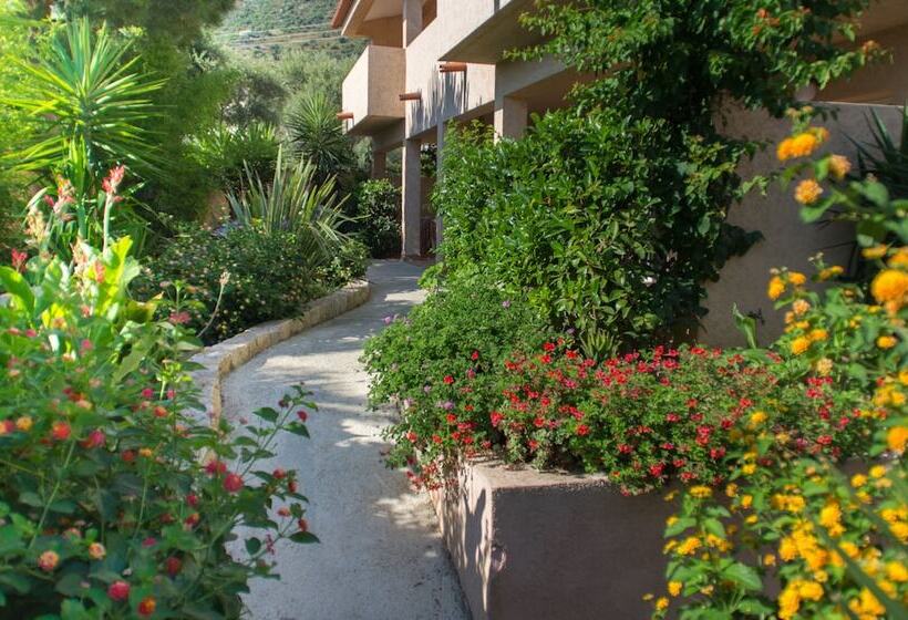 Отель Hôtel Et Résidence Benista