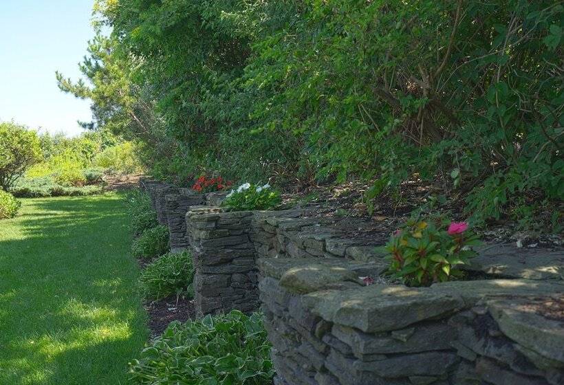 فندق Sea Crest Resort