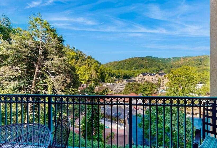 בית מלון כפרי Summit Manor Condominiums