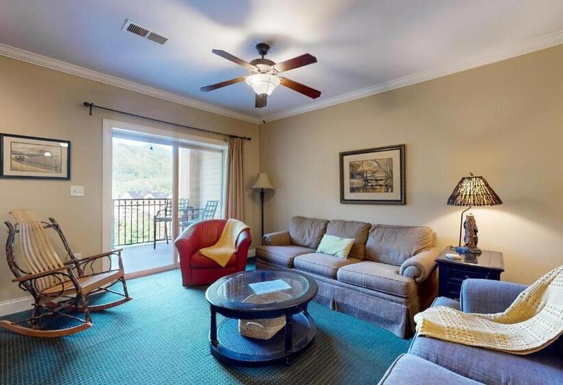 בית מלון כפרי Summit Manor Condominiums