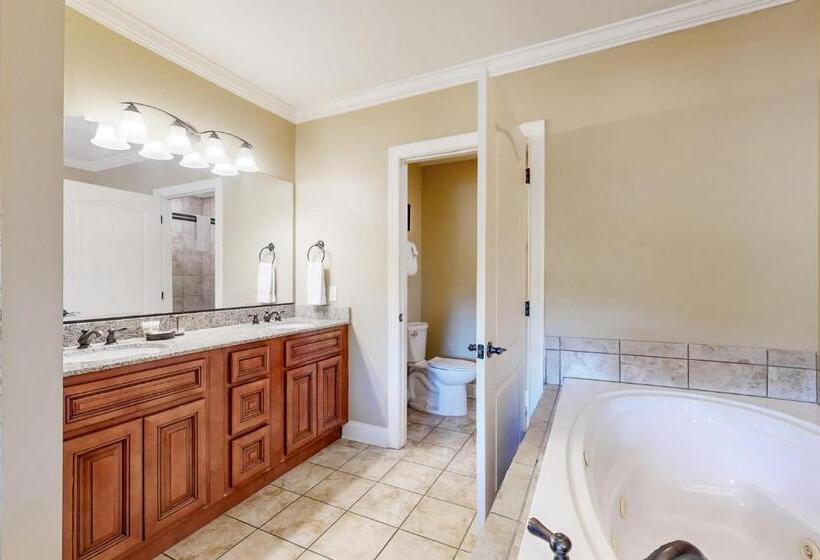 בית מלון כפרי Summit Manor Condominiums