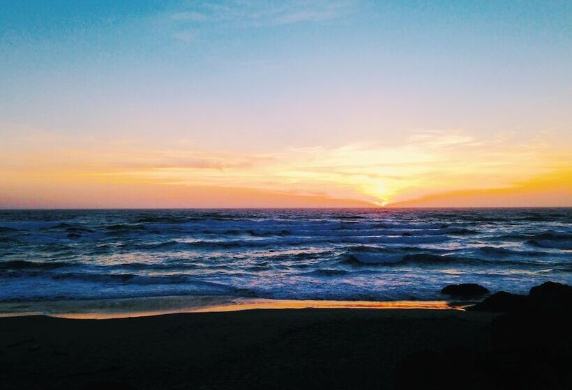 فندق Surf And Sand Lodge