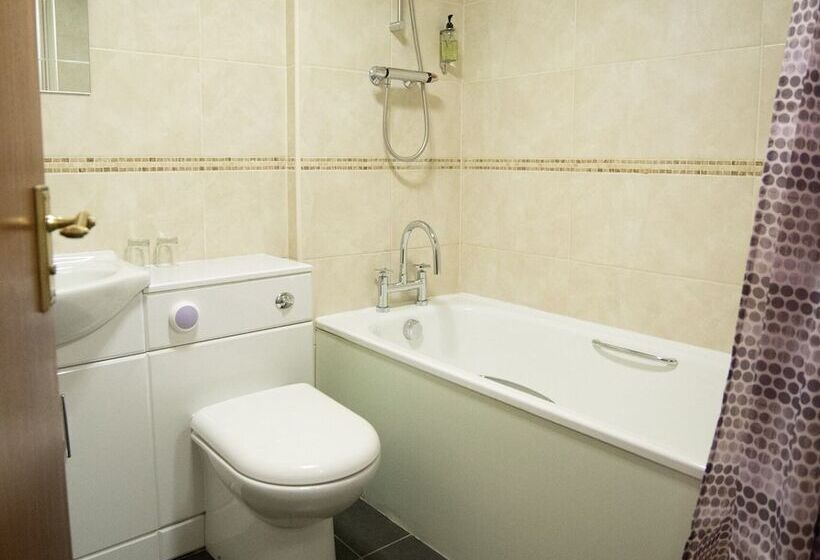 בית מלון כפרי The Heath Inn