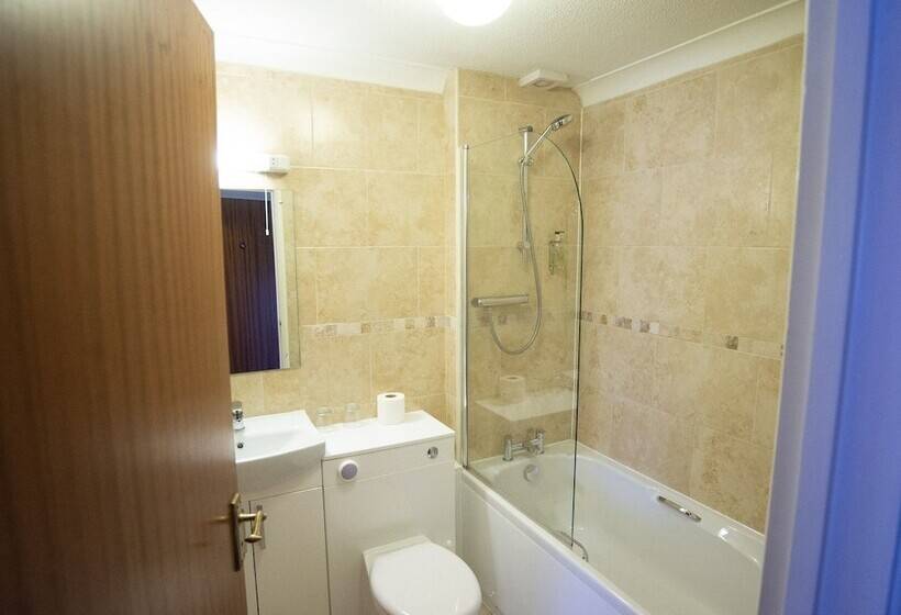 בית מלון כפרי The Heath Inn