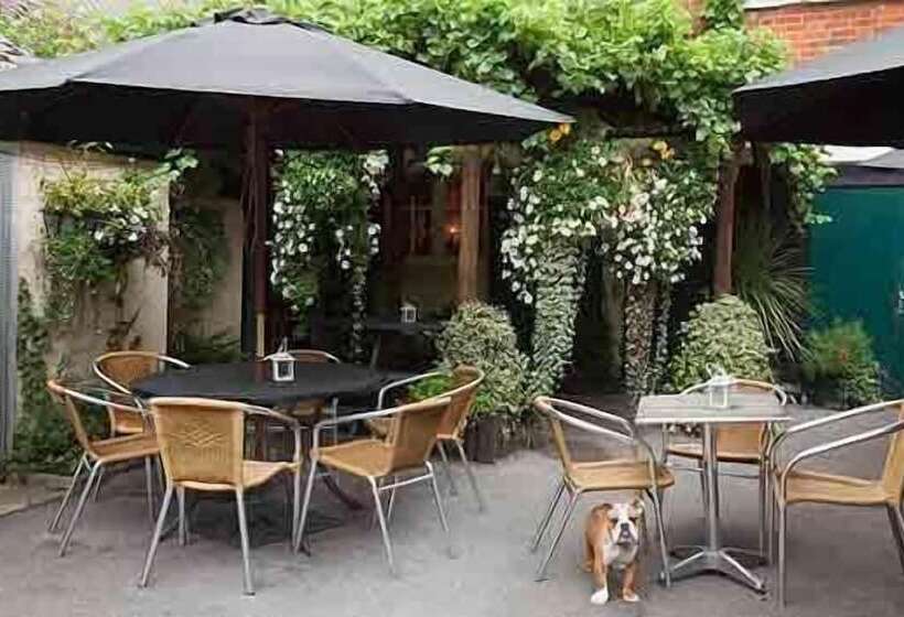 Отель The Lamb Inn