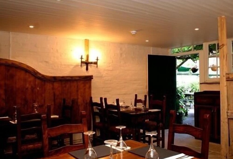 Отель The Lamb Inn