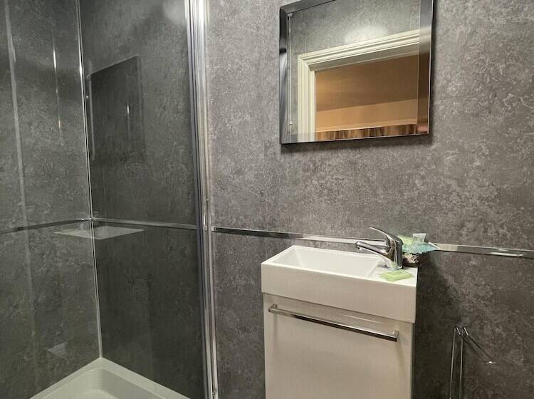 فندق The Leather Bottle Ltd