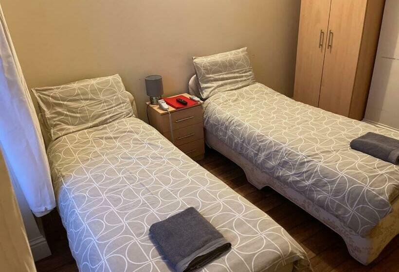 Отель The Old Post Office Public House &