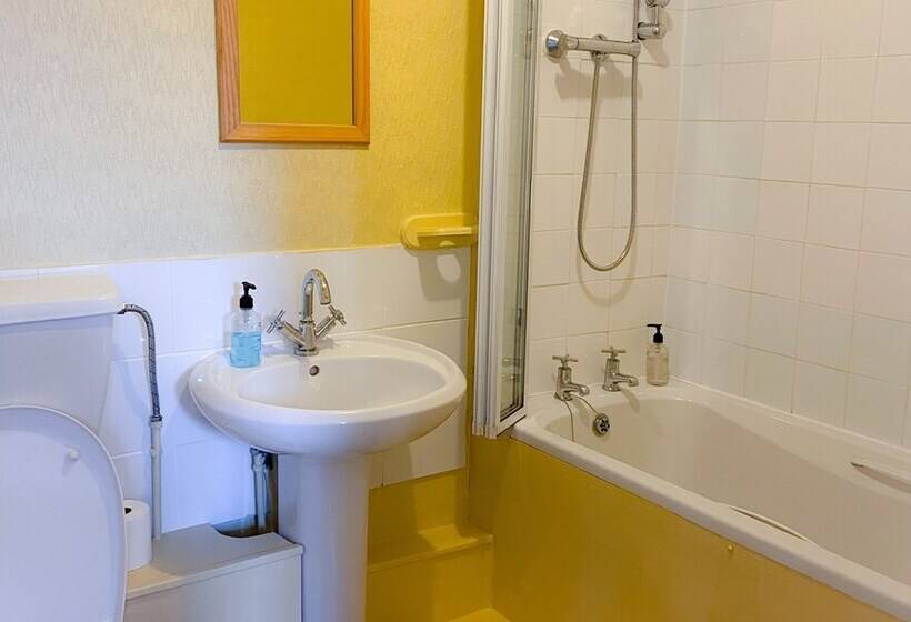 ホテル The Tavern  Steakhouse And Lodge