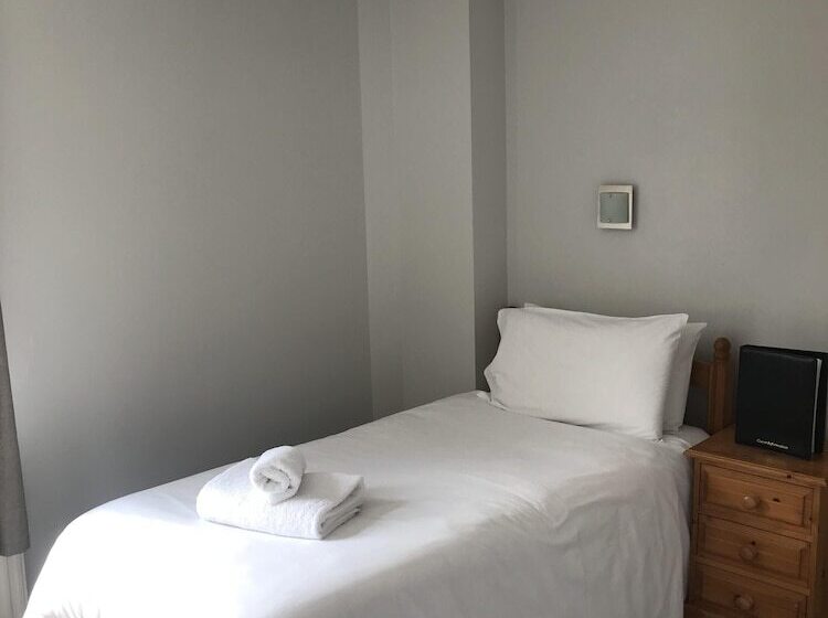 Отель The Wheatsheaf Inn