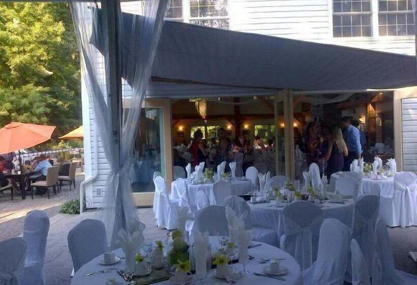 فندق Timber House Resort