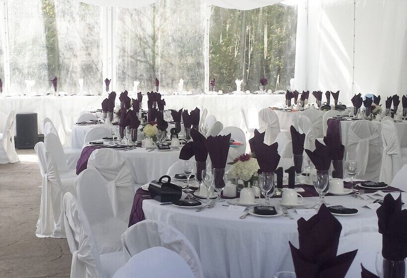 فندق Timber House Resort