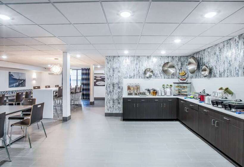 فندق Wingate By Wyndham Louisville Airport Expo Center