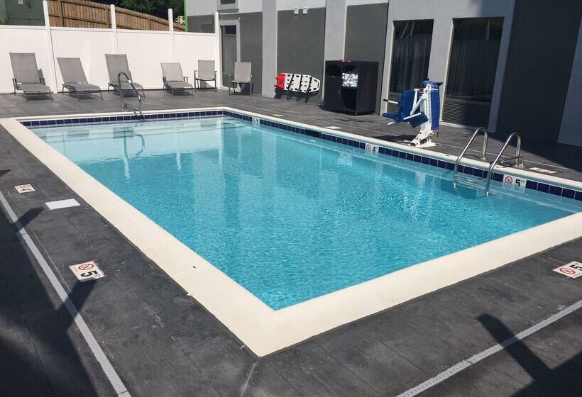 فندق Wingate By Wyndham Louisville Airport Expo Center