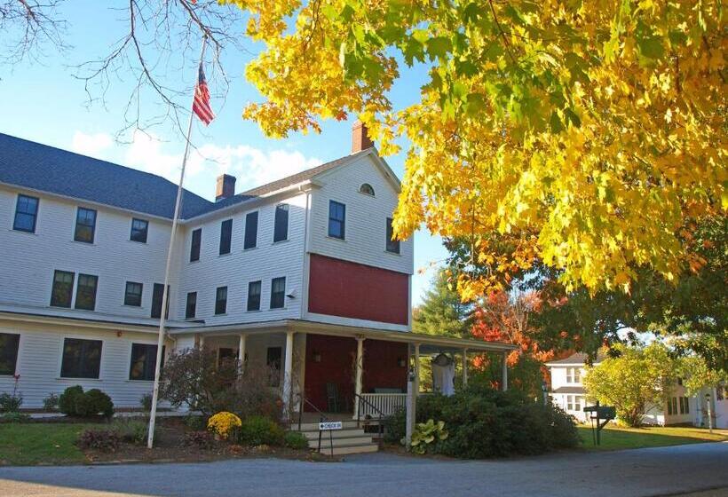 فندق Woodbound Inn