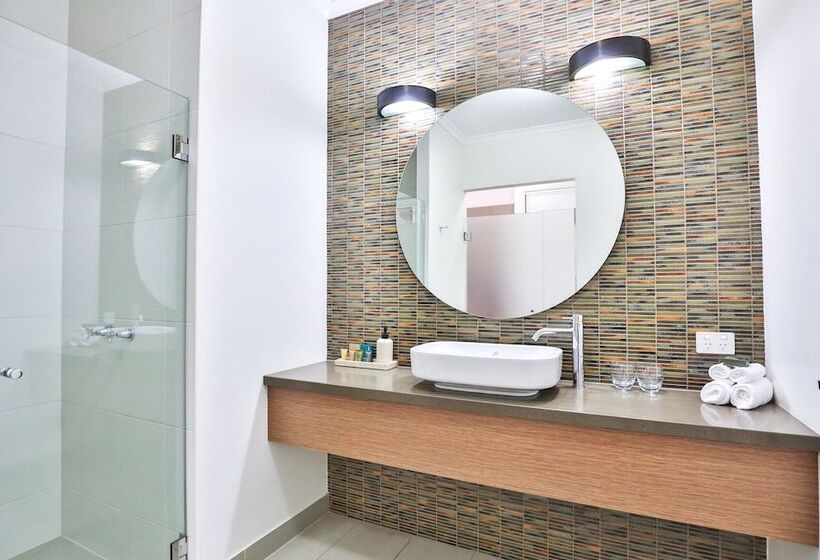 Indulge Apartments   Ontario