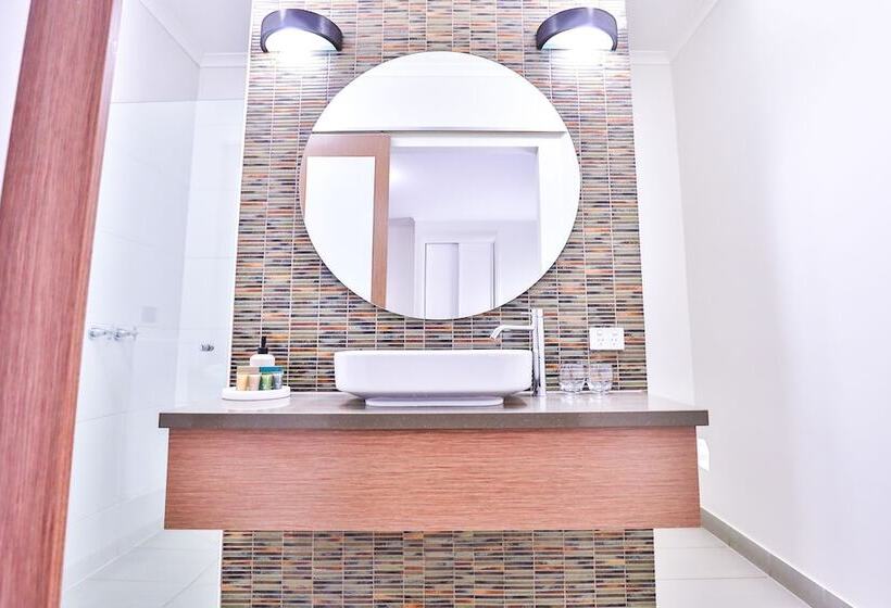 Indulge Apartments   Ontario