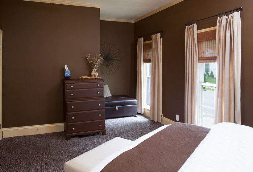 مبيت وإفطار Kara S Kottages @ W. Main St