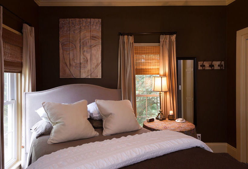 مبيت وإفطار Kara S Kottages @ W. Main St