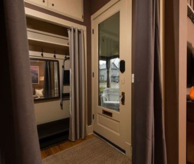 مبيت وإفطار Kara S Kottages @ W. Main St