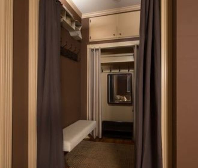 مبيت وإفطار Kara S Kottages @ W. Main St