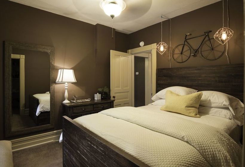 مبيت وإفطار Kara S Kottages @ W. Main St