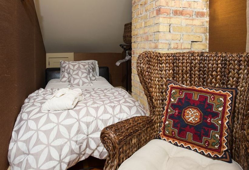 مبيت وإفطار Kara S Kottages @ W. Main St