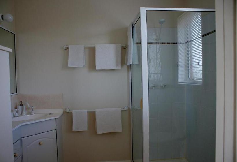 مُتل Shearwater Cottages