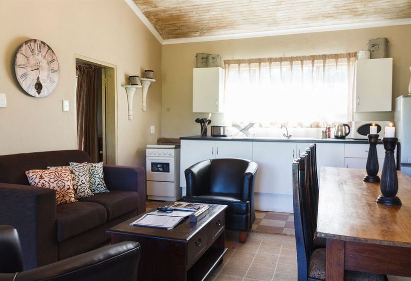 פנסיון Birdsong Cottages