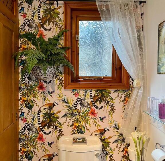 بنسيون Elm Tree Lodge