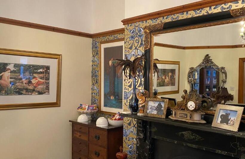 بنسيون Elm Tree Lodge