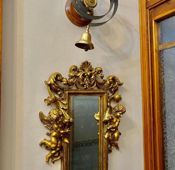 بنسيون Elm Tree Lodge