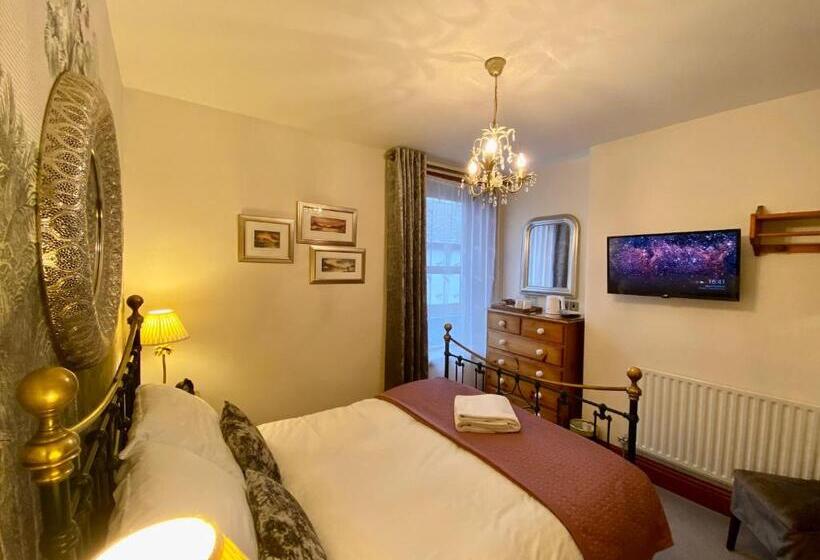 بنسيون Elm Tree Lodge